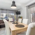 Cozy In Apartment *